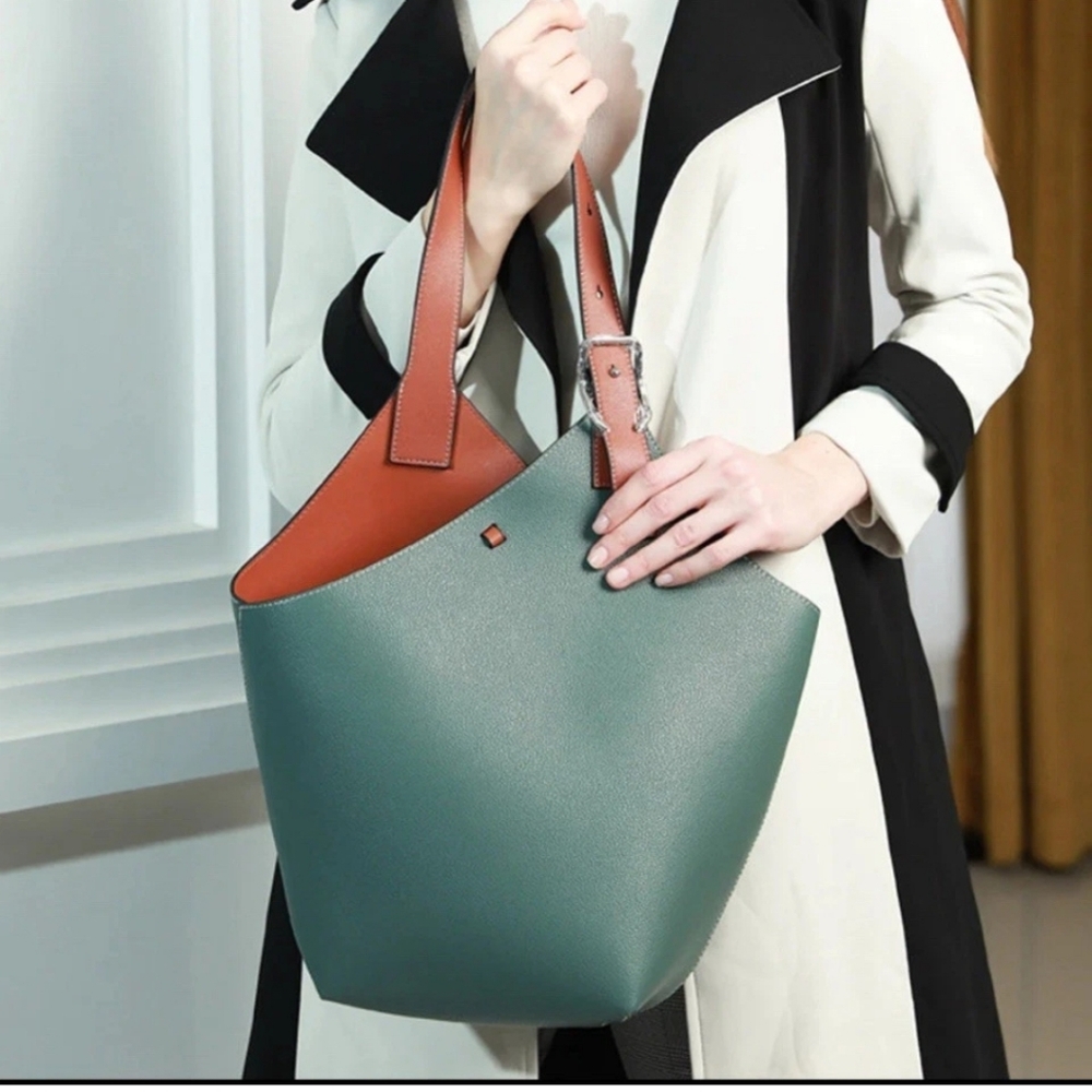 MAISON DE Beaute (MDBM) Cholet Leather Bucket Bag w/pouch